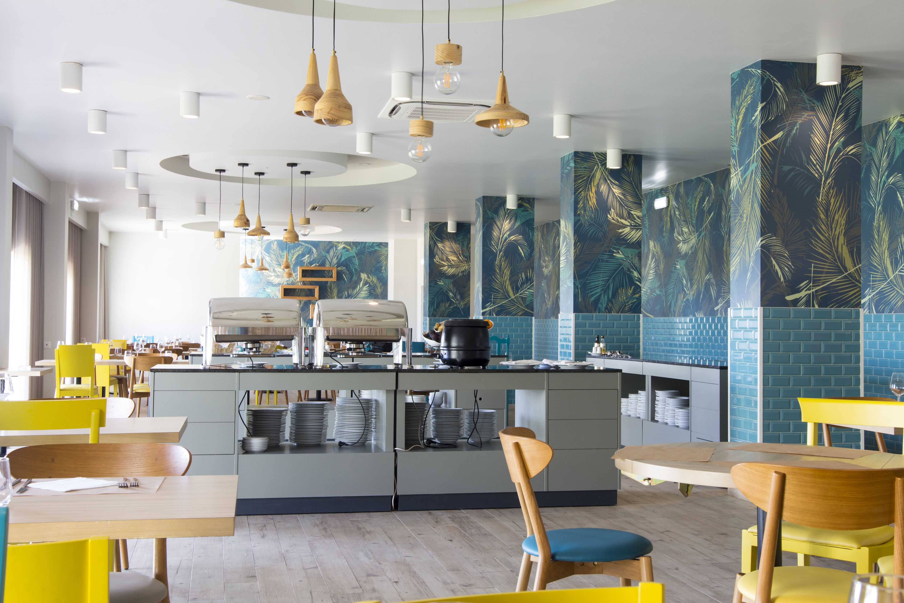 breakfast, lunch, dinner served; pool views