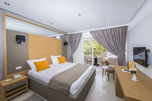 Een minibar, een kluis op de kamer, gratis wifi