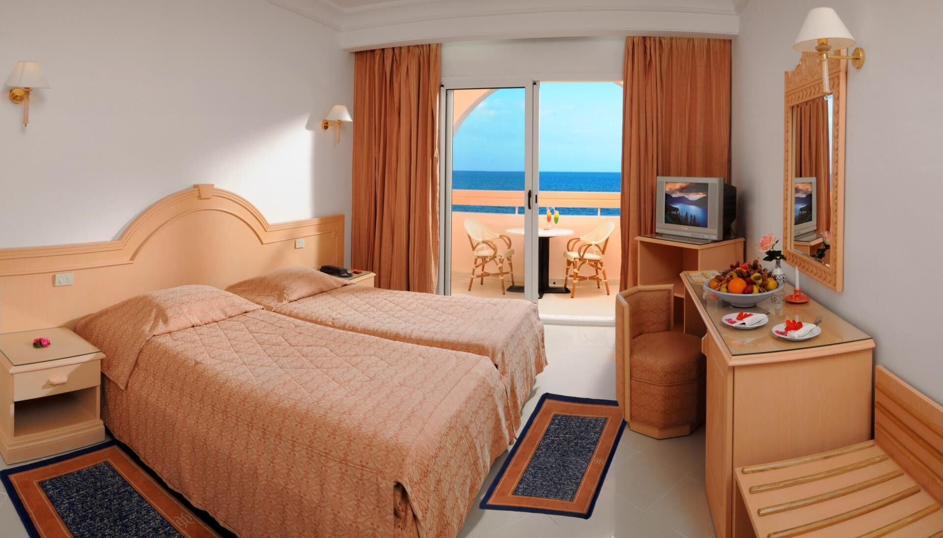 Minibar, in-room safe, free WiFi