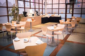 Restaurant - Travelodge Derry (Londonderry)