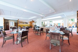 Petit déjeuner buffet servi tous les jours en supplément