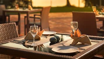 2 restaurants, breakfast, lunch, dinner served; Malaysian cuisine