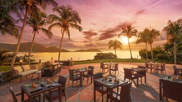 2 restaurantes, café da manhã, culinária da Malásia