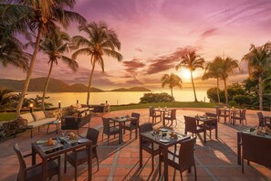2 restaurantes; se sirve desayuno, almuerzo y cena; cocina malasia