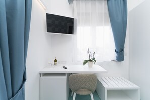 Family Room | Minibar, desk, cribs/infant beds, free WiFi - Hotel Miramare (Maiori)