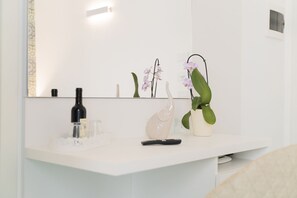 Superior Triple Room | Minibar, desk, cribs/infant beds, free WiFi - Hotel Miramare (Maiori)