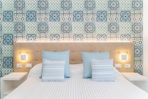 Minibar, escritorio, cunas y wifi gratis 