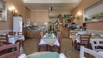 Colazione a buffet inclusa, servita tutte le mattine