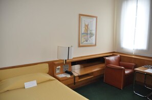 Premium bedding, down comforters, minibar, in-room safe