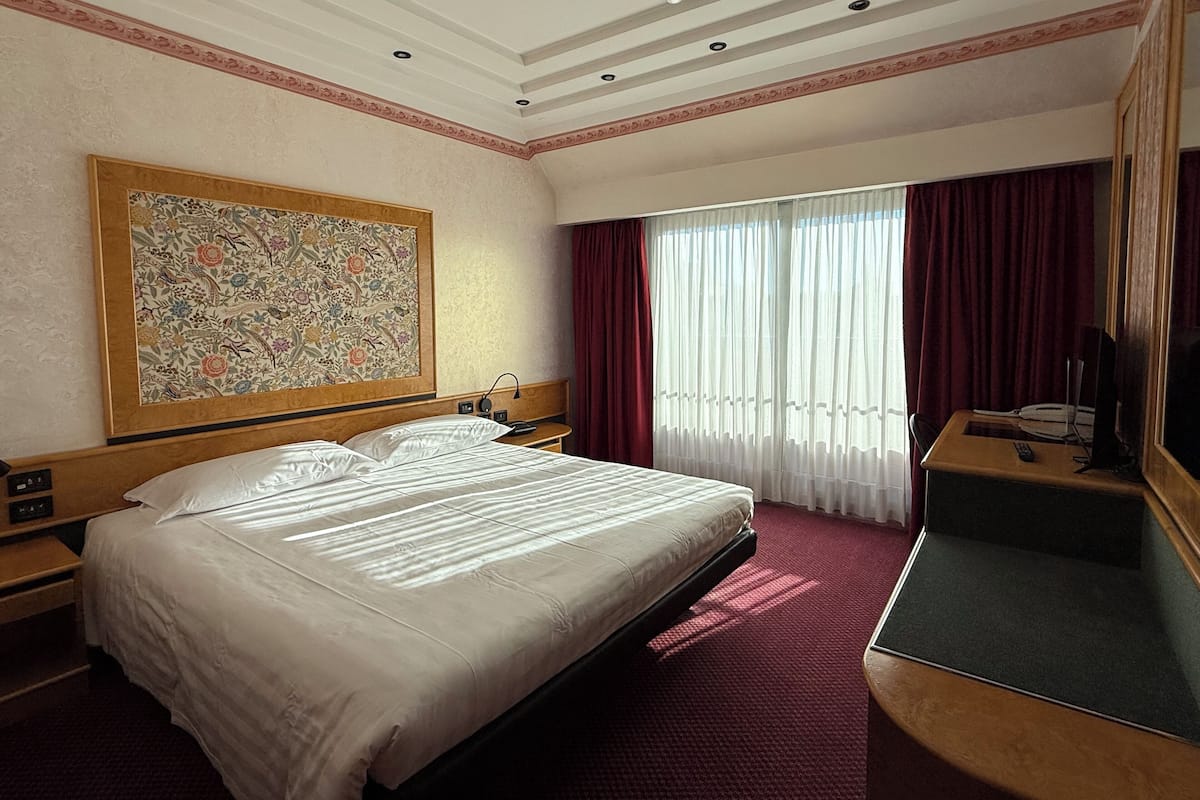 Kamar Double Premium, 1 Tempat Tidur Double | Seprai premium, selimut bulu angsa, minibar, dan brankas