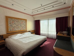 Premium Double Room, 1 Double Bed | Premium bedding, down comforters, minibar, in-room safe - Galileo Hotel (Milan)