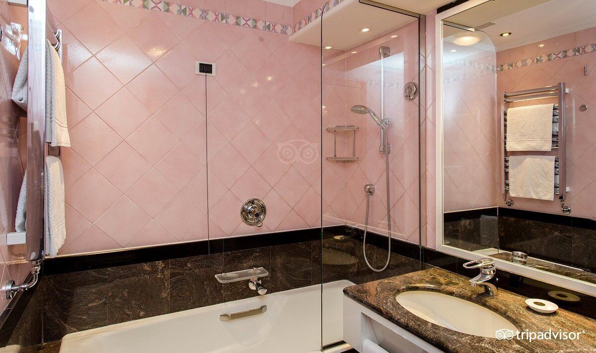 Bathroom | Free toiletries, hair dryer, bathrobes, slippers