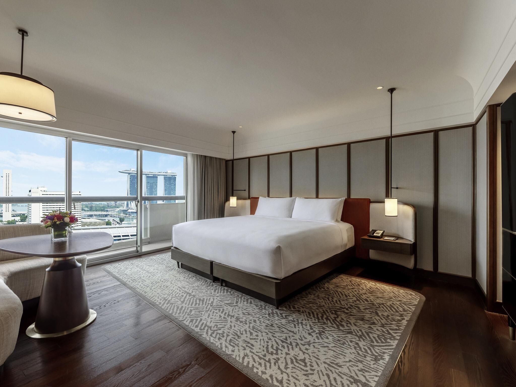 Deluxe Marina Bay, 1 King, Balcony with Marina Bay View | 미니바, 객실 내 금고, 암막 커튼, 방음 설비
