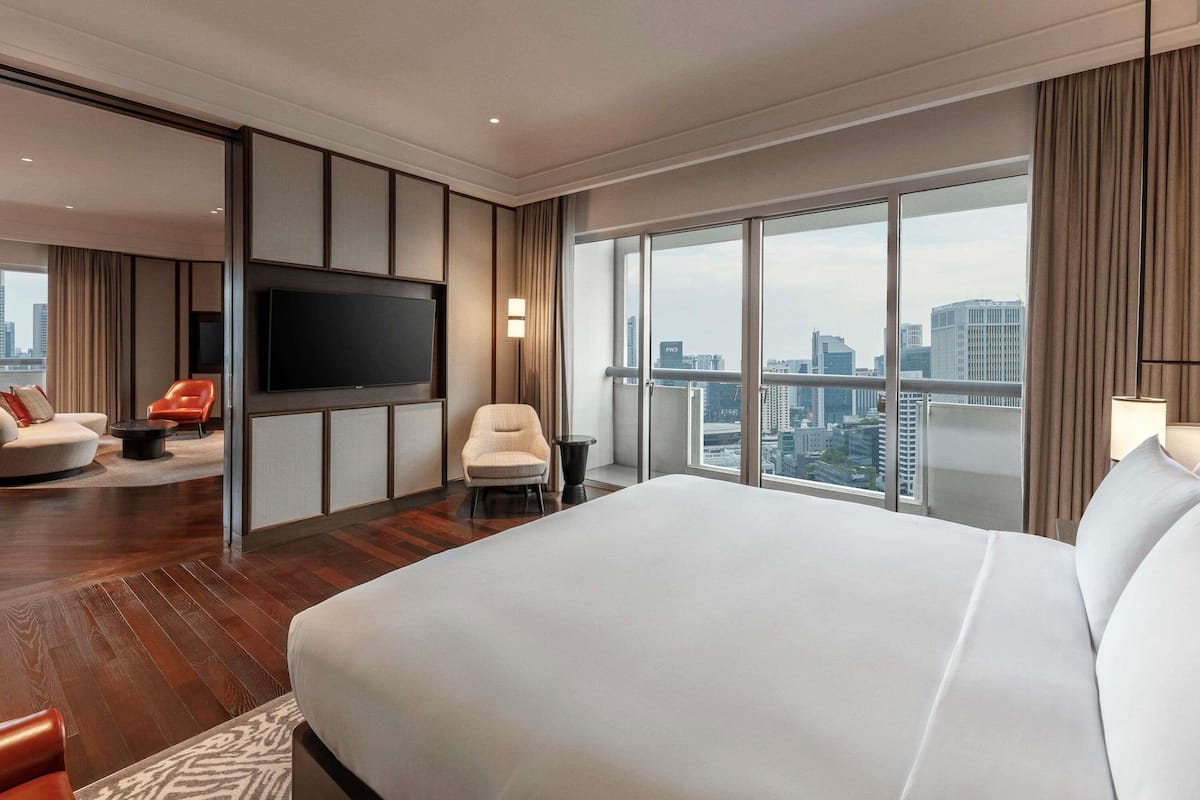 Suite, 1 King-Bett, Zutritt zur Club Lounge (Ambassador, 2 Balconies)