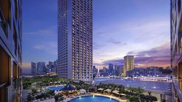 2 outdoor pools
