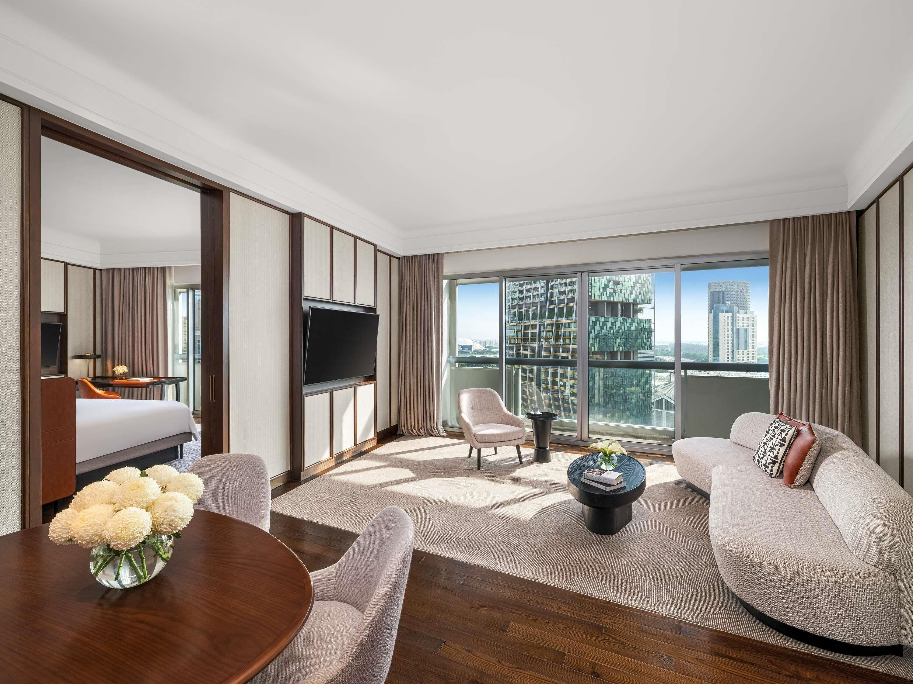 Suíte, 1 cama King, acesso ao Club Lounge (Ambassador, 2 Balconies) | Frigobar, cofres nos quartos, cortinas blackout, quartos à prova de som