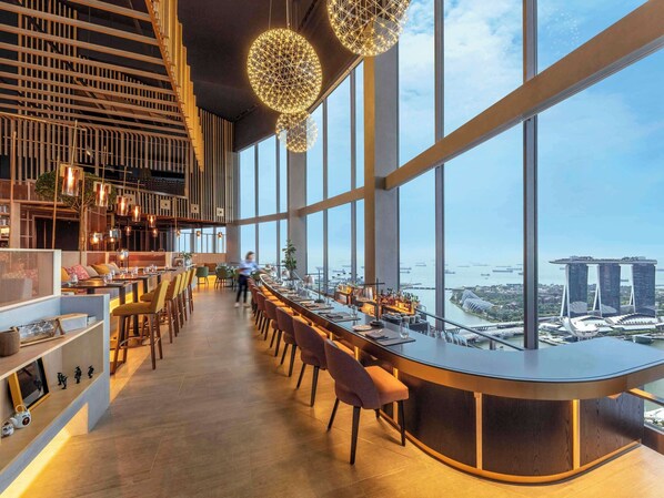 12 restaurants, breakfast, lunch, dinner served; international cuisine 