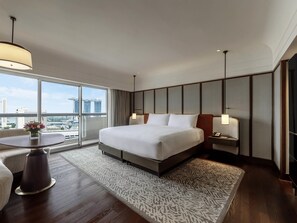 Deluxe Marina Bay, 1 King, Balcony with Marina Bay View