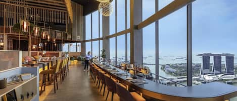 12 개의 레스토랑, 아침 식사, 점심 식사, 저녁 식사 제공(세계 요리)