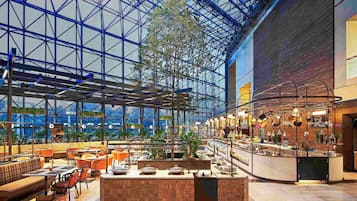 12 restaurants, breakfast, lunch, dinner served; international cuisine