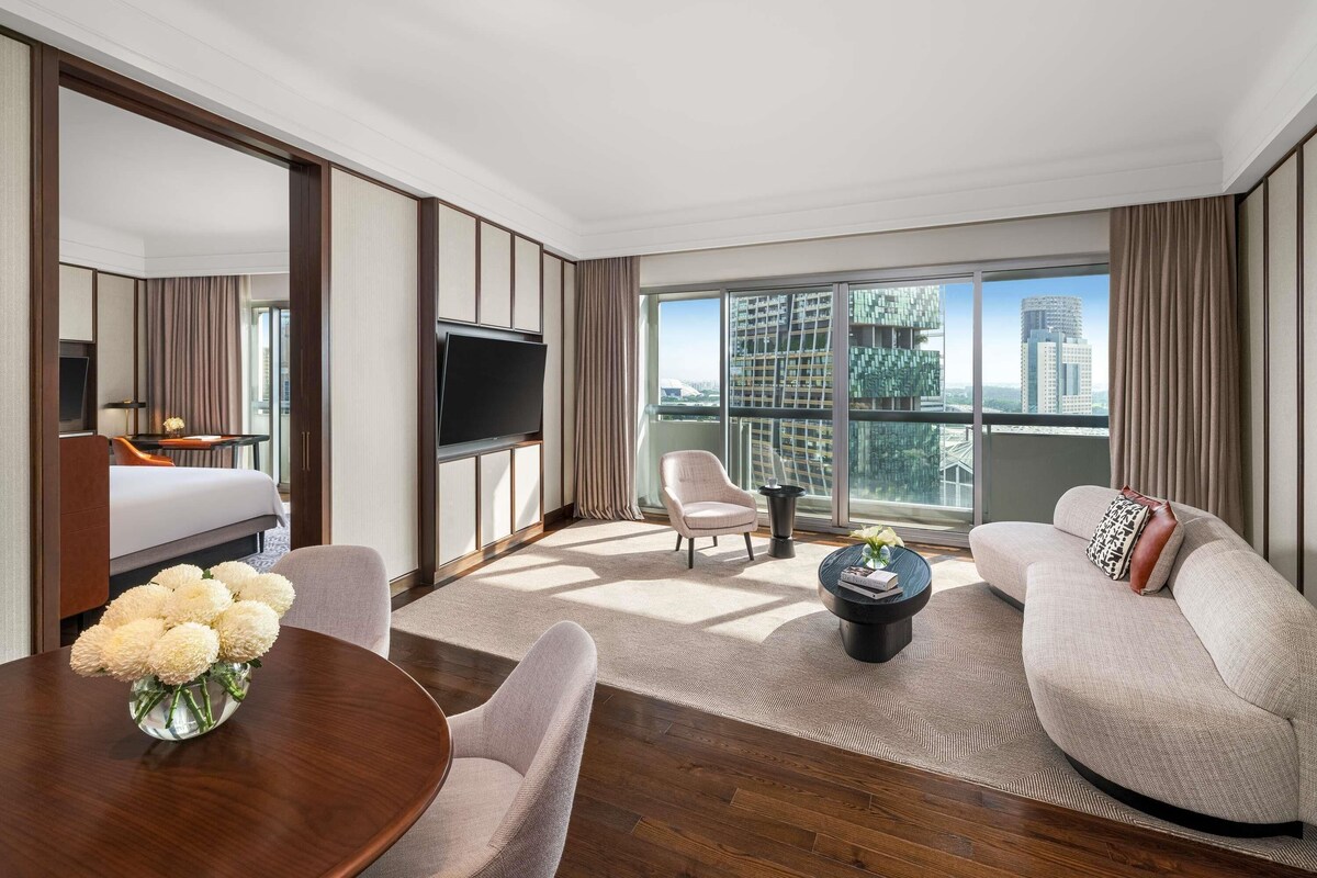 Ambassador Suite, 1 King, 2 Balconies & Fairmont Gold Lounge Access | Minibar, in-room safe, blackout drapes, soundproofing
