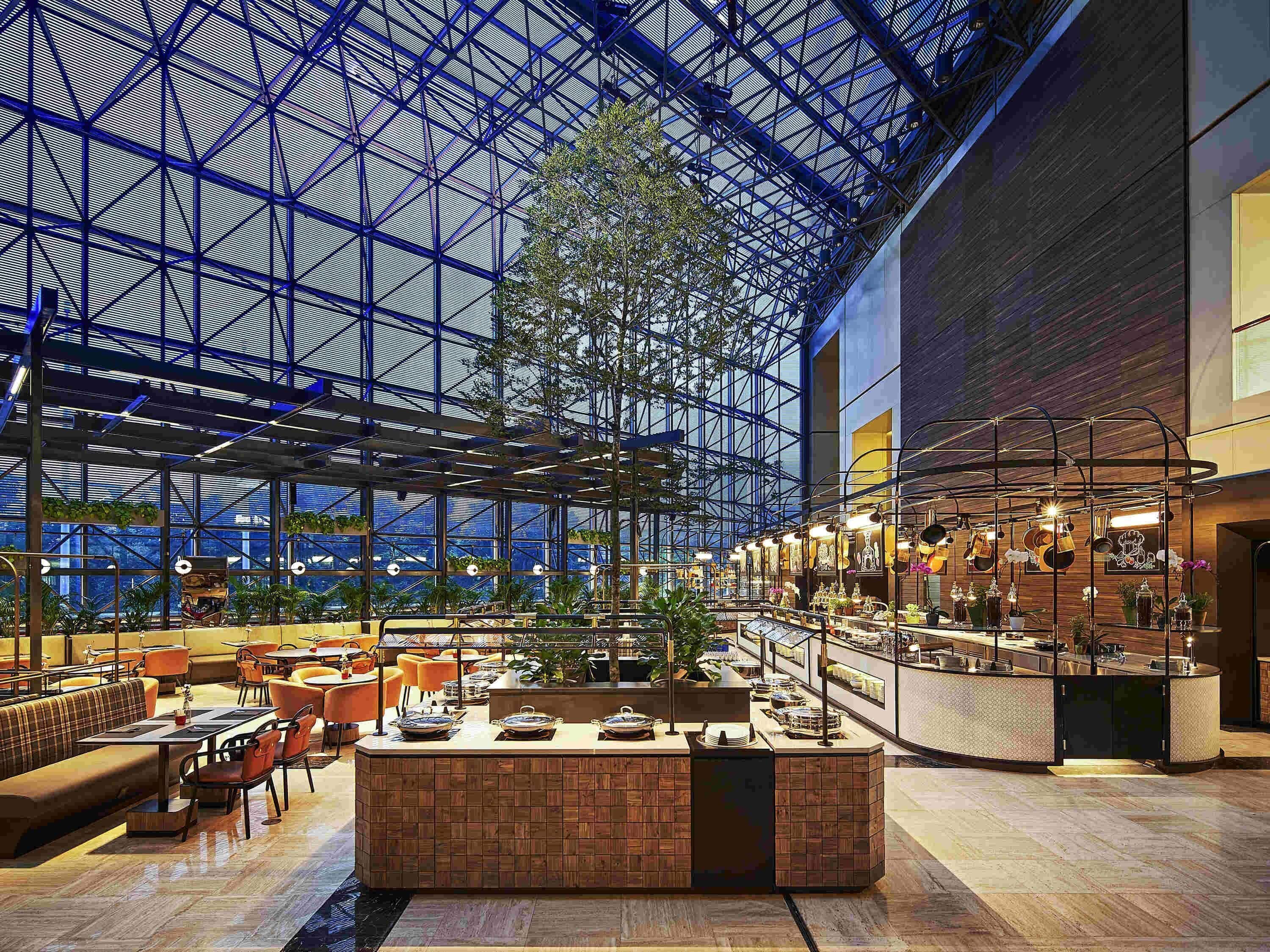 12 restaurants, breakfast, lunch, dinner served; international cuisine 