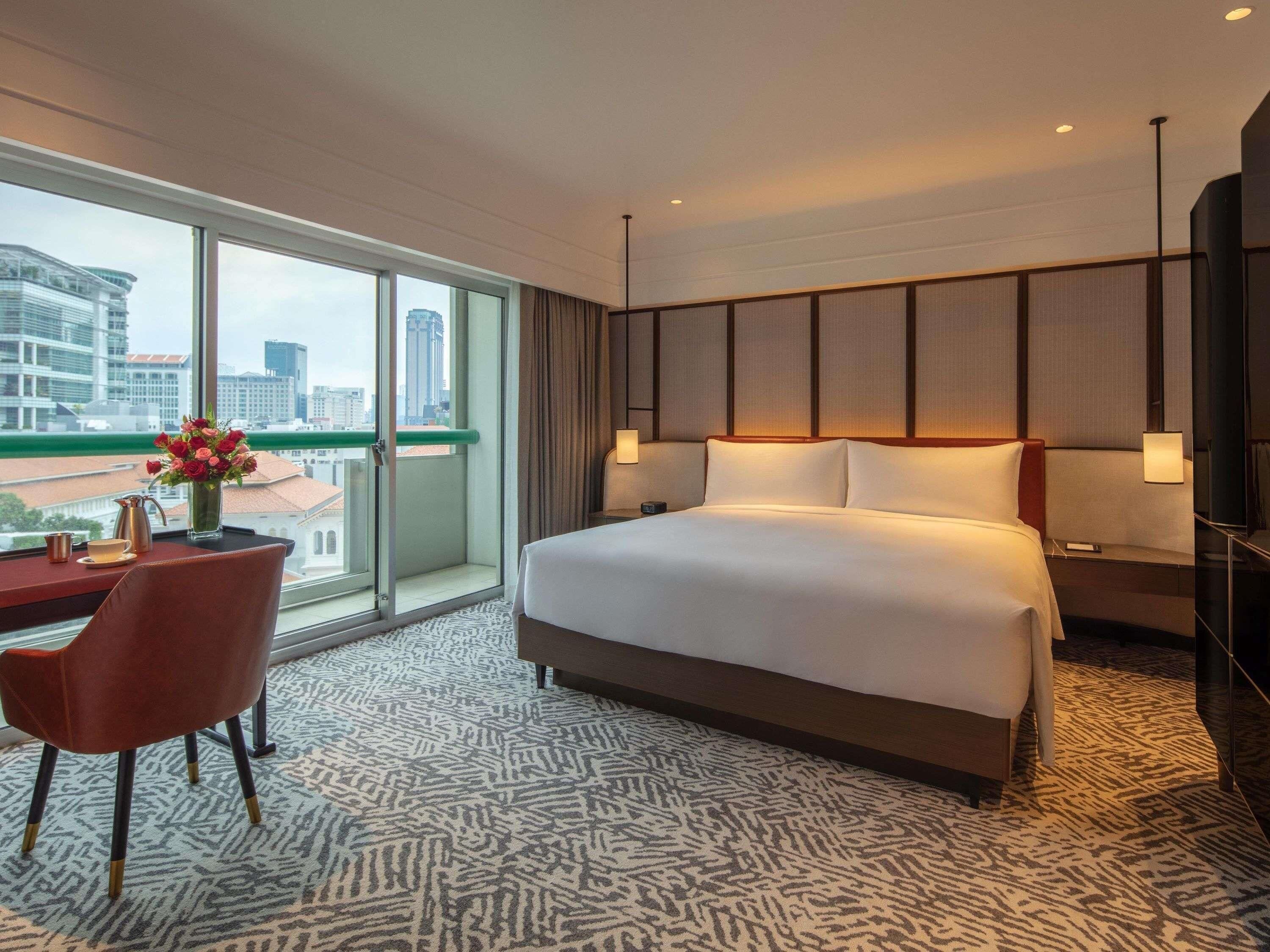 Fairmont Gold, 1 King, Balcony & Fairmont Gold Lounge Access