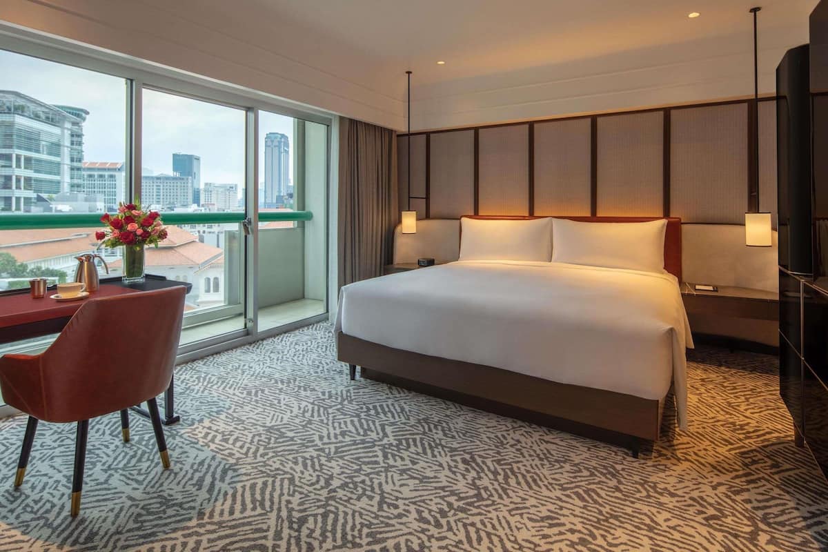 Fairmont Gold, 1 King, Balcony & Fairmont Gold Lounge Access