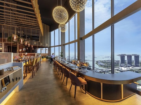 12 restaurantes; se sirve desayuno y almuerzo; cocina internacional