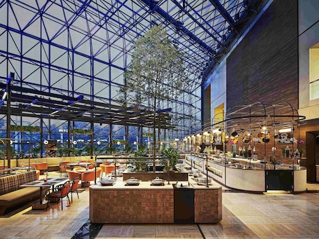 12 restaurantes; se sirve desayuno, almuerzo y cena. Fairmont Singapore