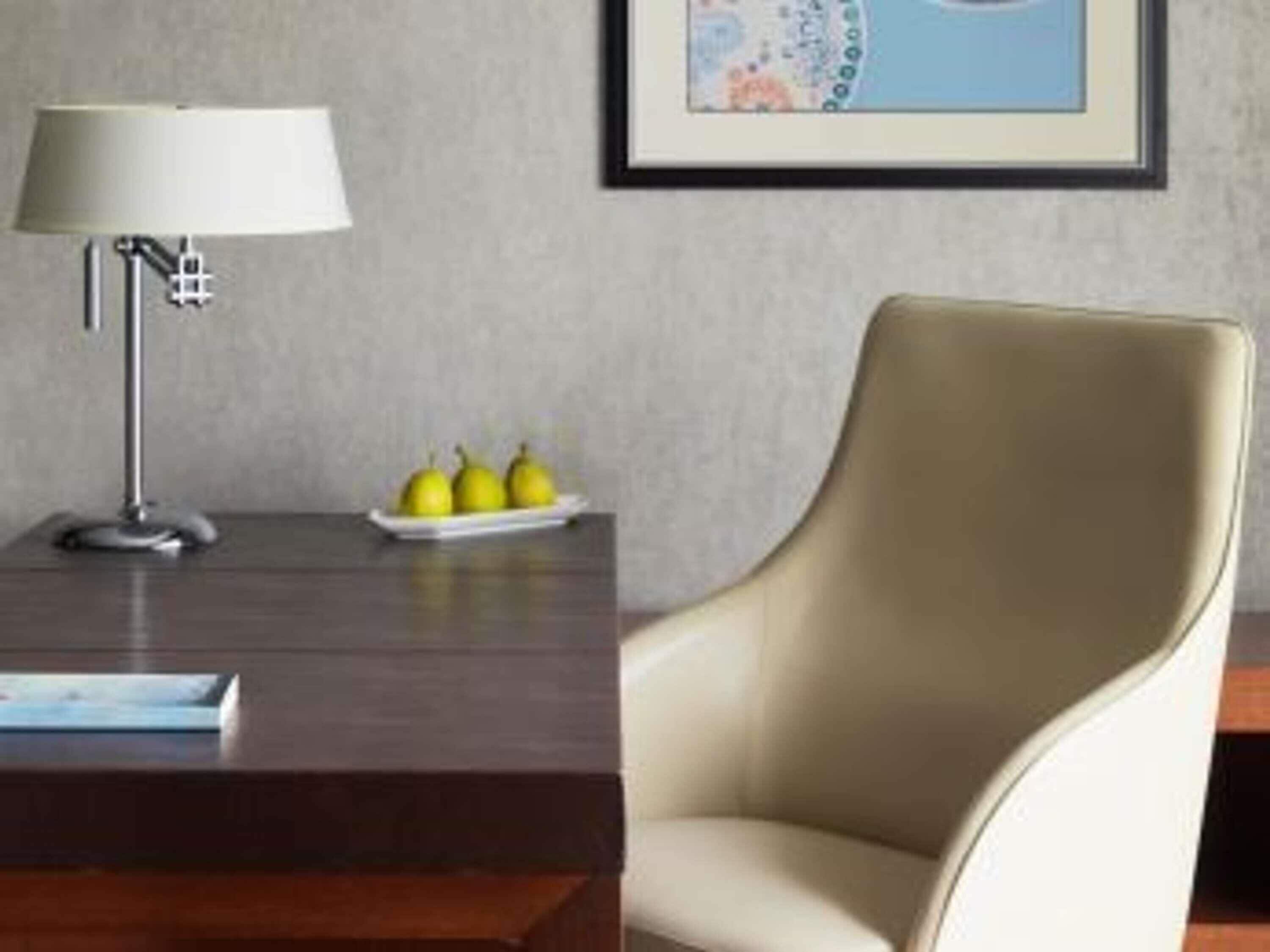 Minibar, caja de seguridad en la habitación y cortinas blackout 