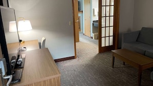 Suite, 1 kingsize-seng, ikke-røyk (Grandmaster) | Skrivebord, lydisolert, strykejern/-brett og barnesenger (inkludert)