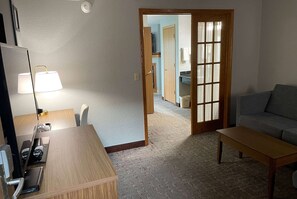 Suite, 1 King Bed, Non Smoking (Grandmaster) | Hypo-allergenic bedding, desk, soundproofing, iron/ironing board