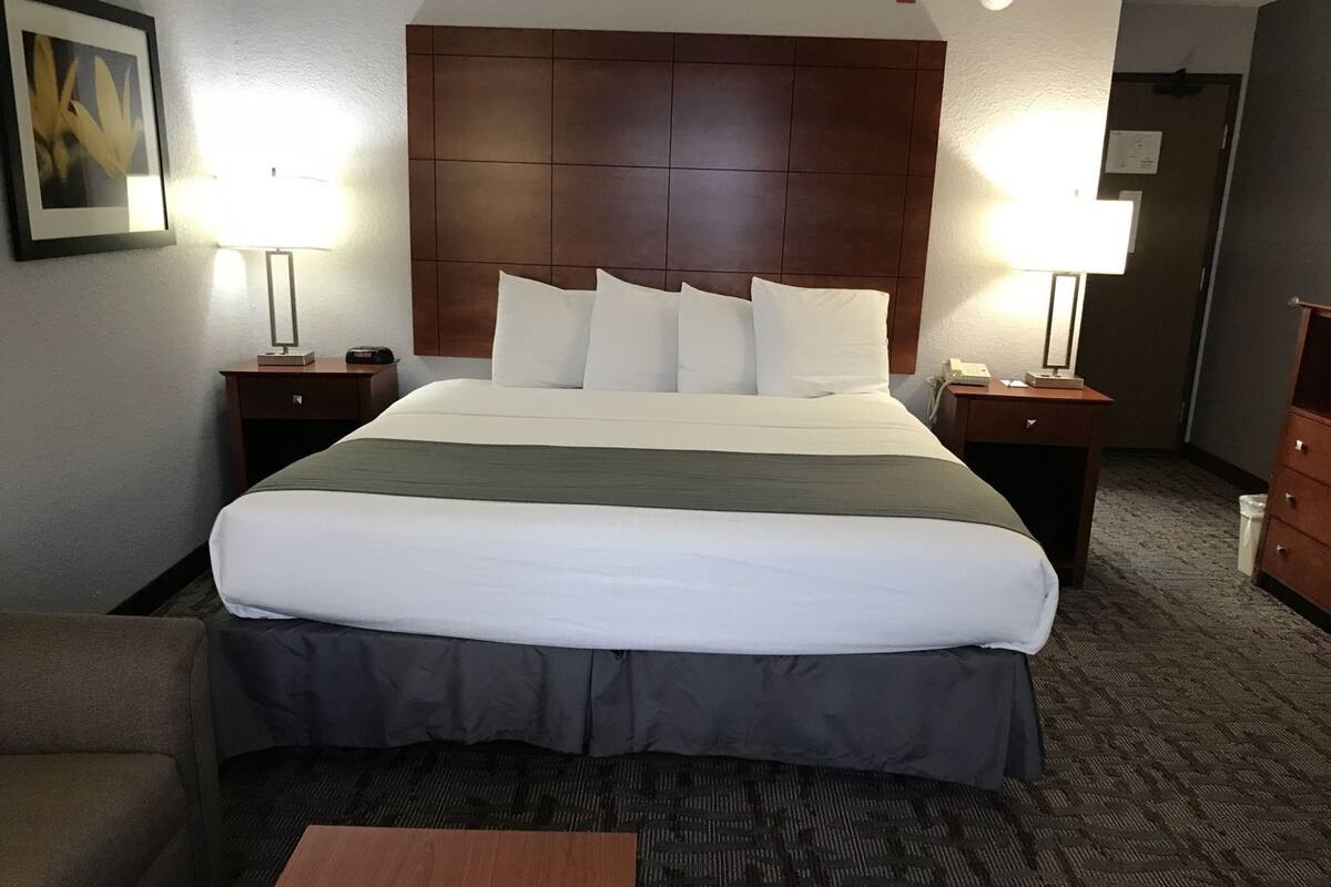 Desk, soundproofing, iron/ironing board, free cots/infant beds