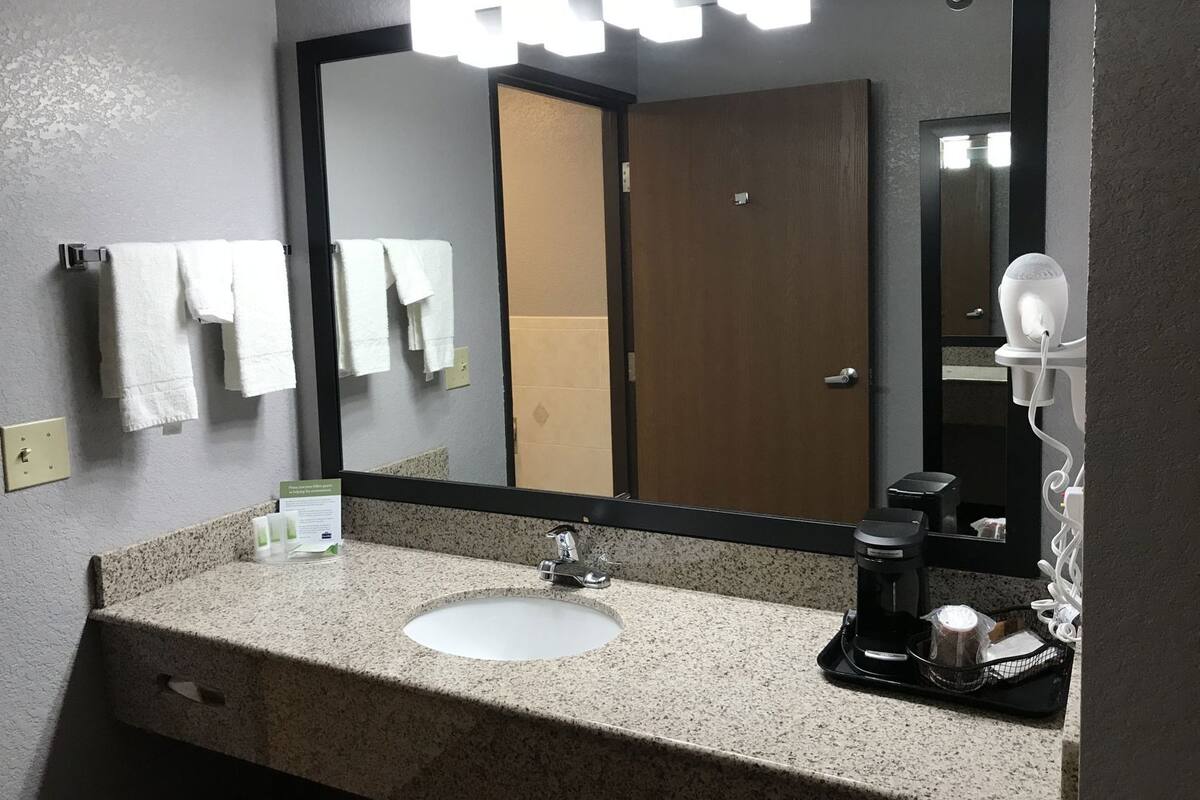 Bathroom | Free toiletries, hair dryer, towels