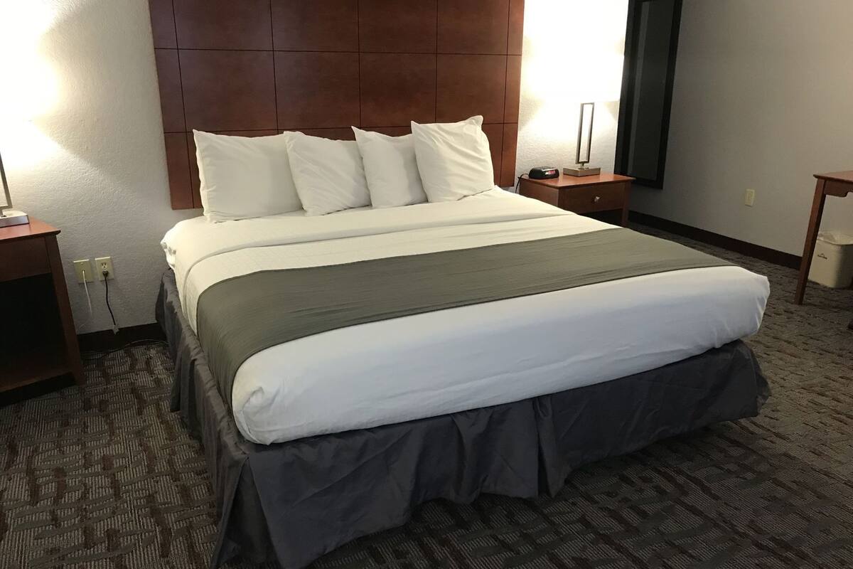 Desk, soundproofing, iron/ironing board, free cots/infant beds