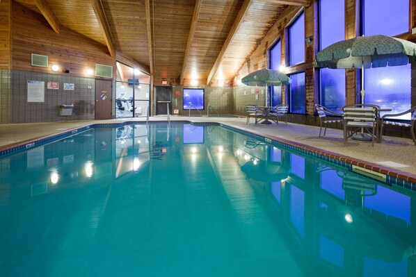 Indoor pool, pool loungers