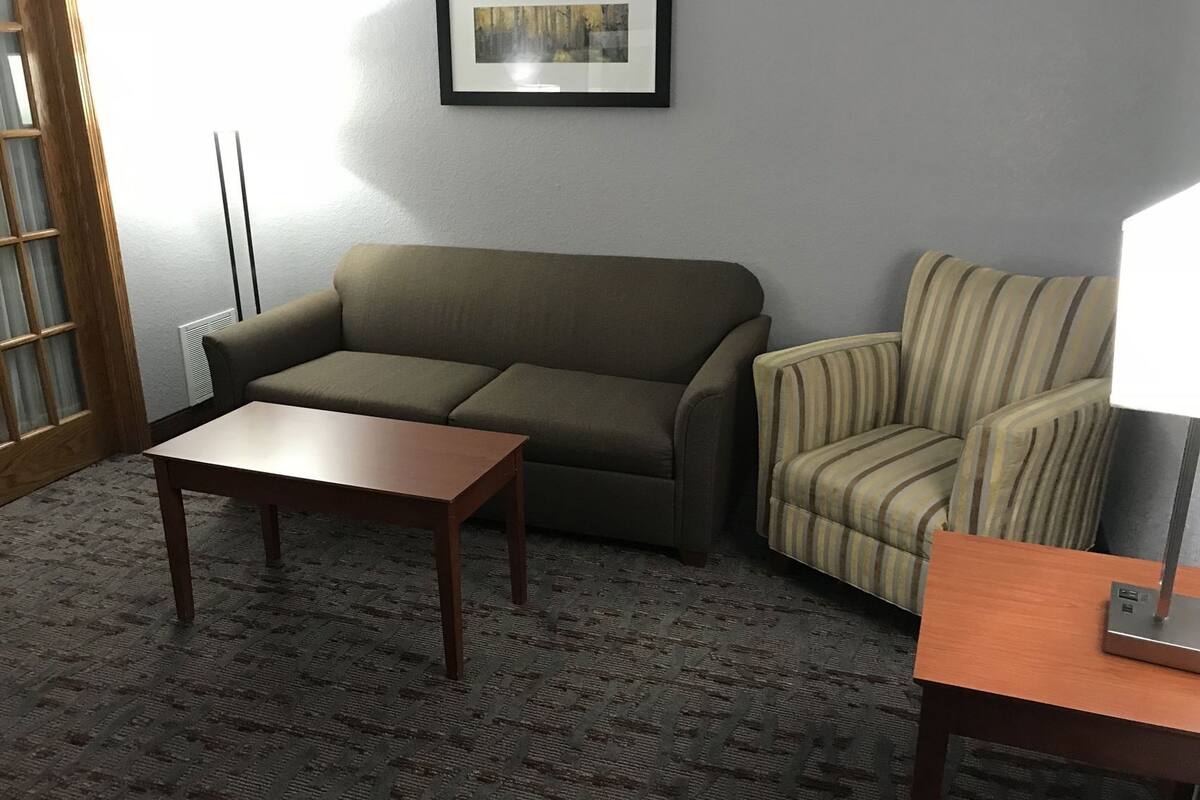 Living area | 49-inch flat-screen TV with satellite channels, TV