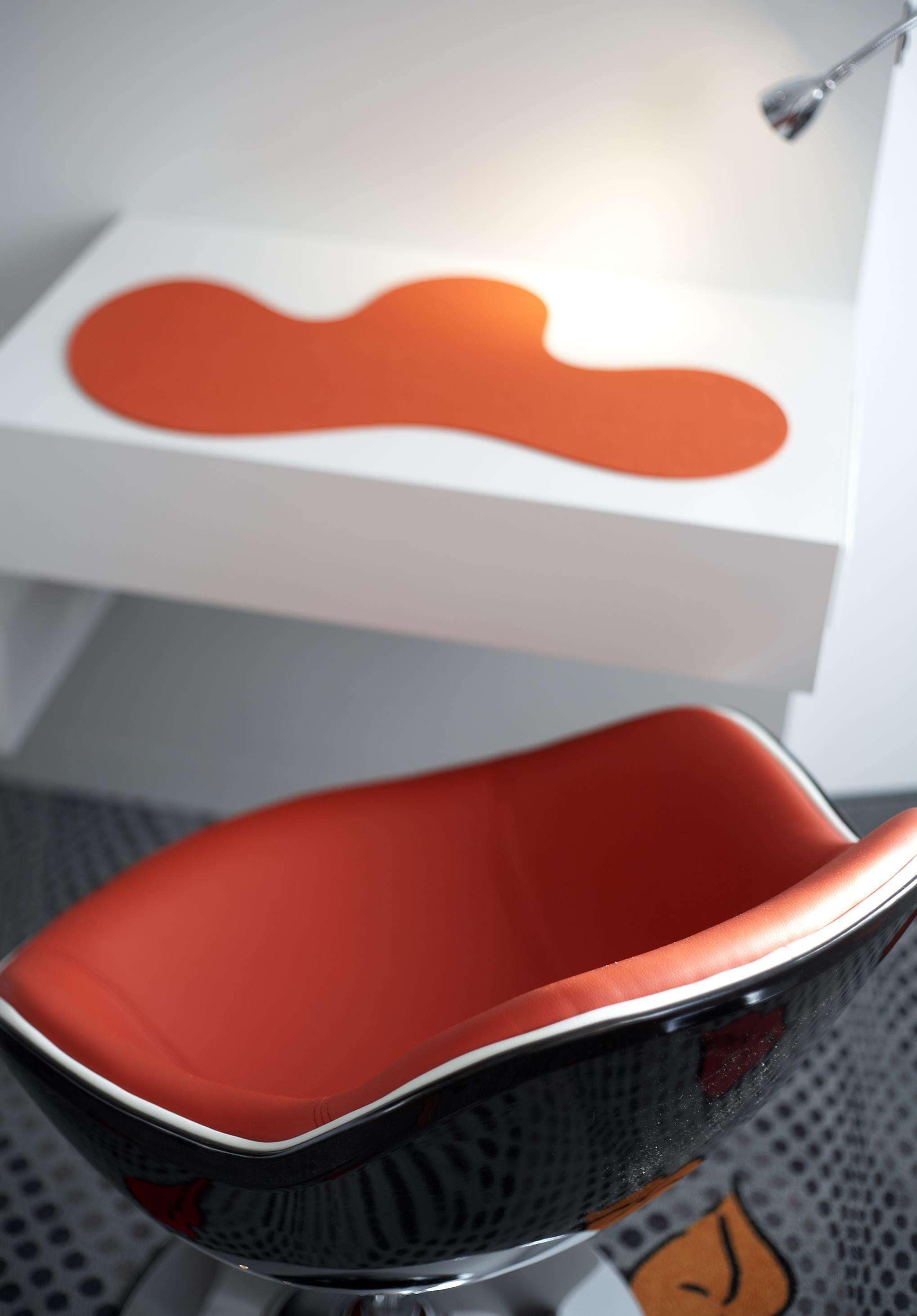 hypo-allergenic bedding, in-room safe, desk, blackout curtains