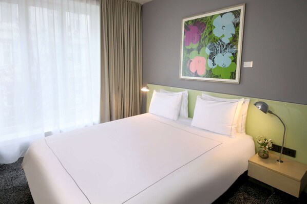 Coffres-forts dans les chambres, bureau, rideaux occultants