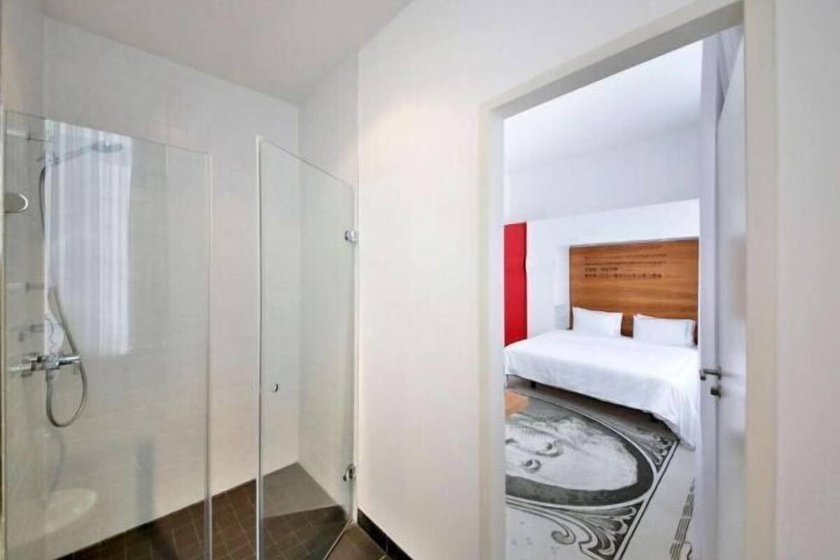 Bilik Mandi | Pancuran mandi, kelengkapan dandanan diri mesra alam, pengering rambut