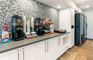 Free daily on-the-go breakfast  - Extended Stay America Suites San Jose Milpitas McCarthy Ranc (Milpitas)