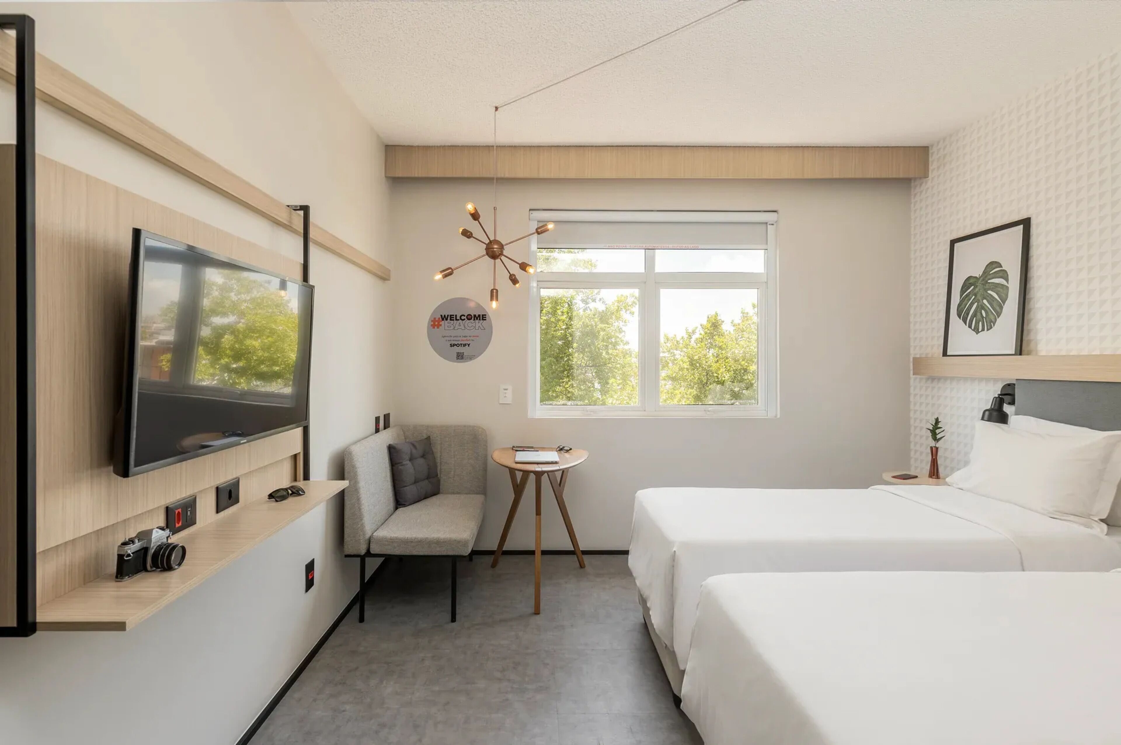 Minibar, coffres-forts dans les chambres, rideaux occultants