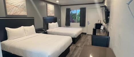 Habitación básica, 2 camas Queen size, con acceso para personas discapacitadas | Escritorio, wifi gratis y ropa de cama