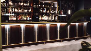 3 bares o lounges, bar deportivo