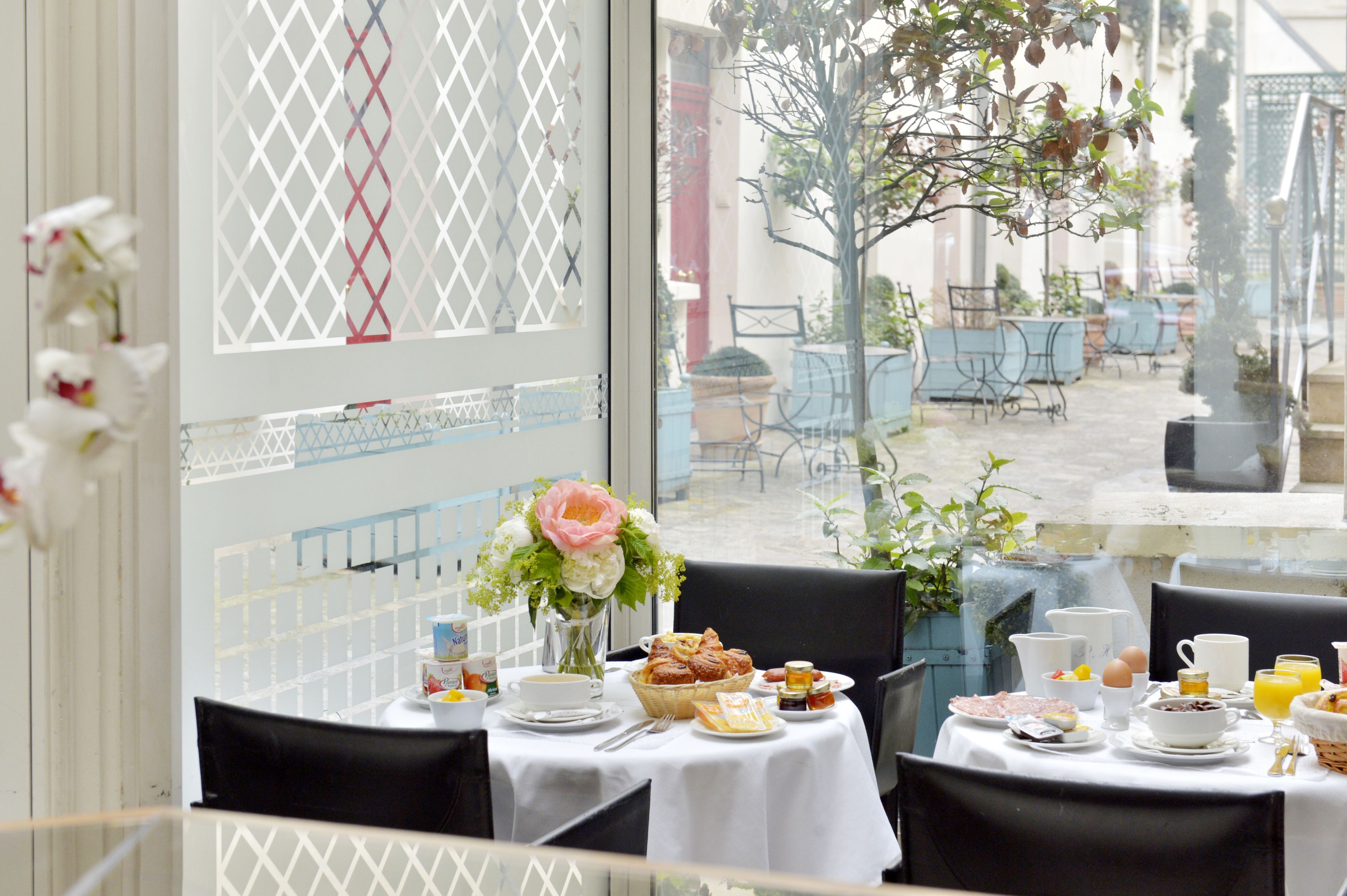 Phòng 4 | Bộ đồ giường cao cấp, minibar, két bảo mật tại phòng 