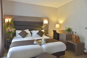 Premium bedding, minibar, in-room safe, soundproofing - Hotel Unic Renoir Saint Germain (Paris)