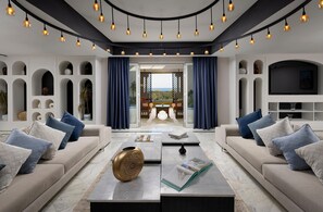 Suite Premium, plusieurs lits (Grand View) | Minibar, coffres-forts dans les chambres, fer et planche à repasser