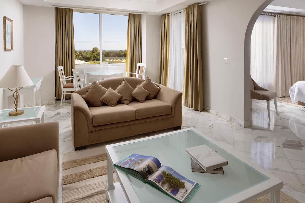 Deluxe Suite, 1 King Bed