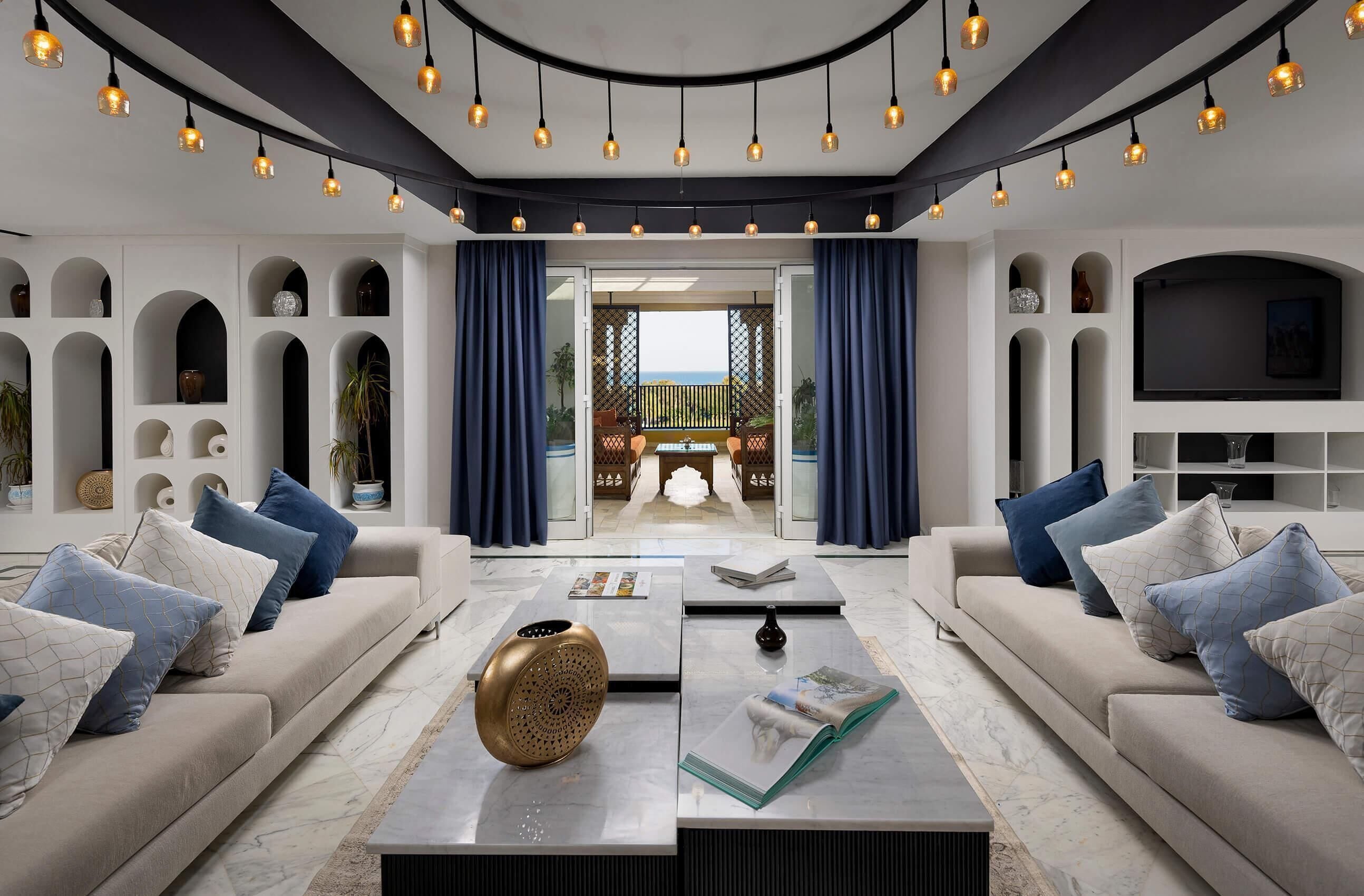 ミニバー、セーフティボックス (室内)、アイロン / アイロン台、WiFi (無料)